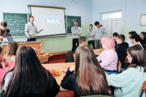 (ФОТО) Ученики комратского лицея узнали о дезинформации и борьбе с манипуляцией